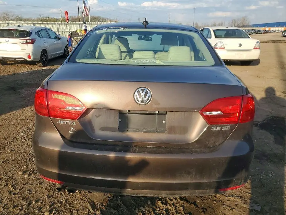 2013 VOLKSWAGEN JETTA SE  