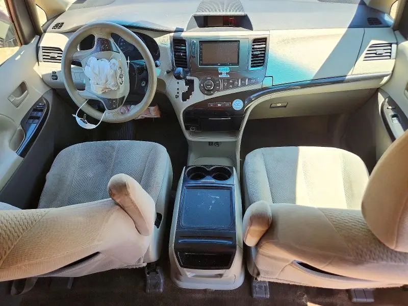 2014 TOYOTA SIENNA LE  