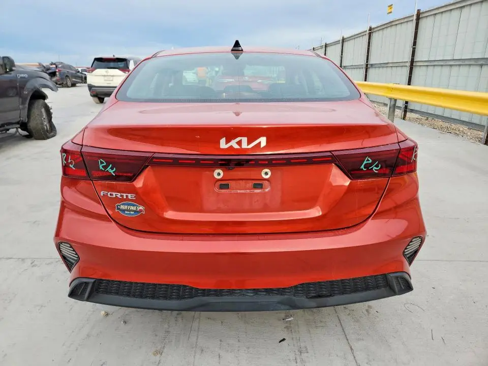 2022 KIA FORTE LXS  