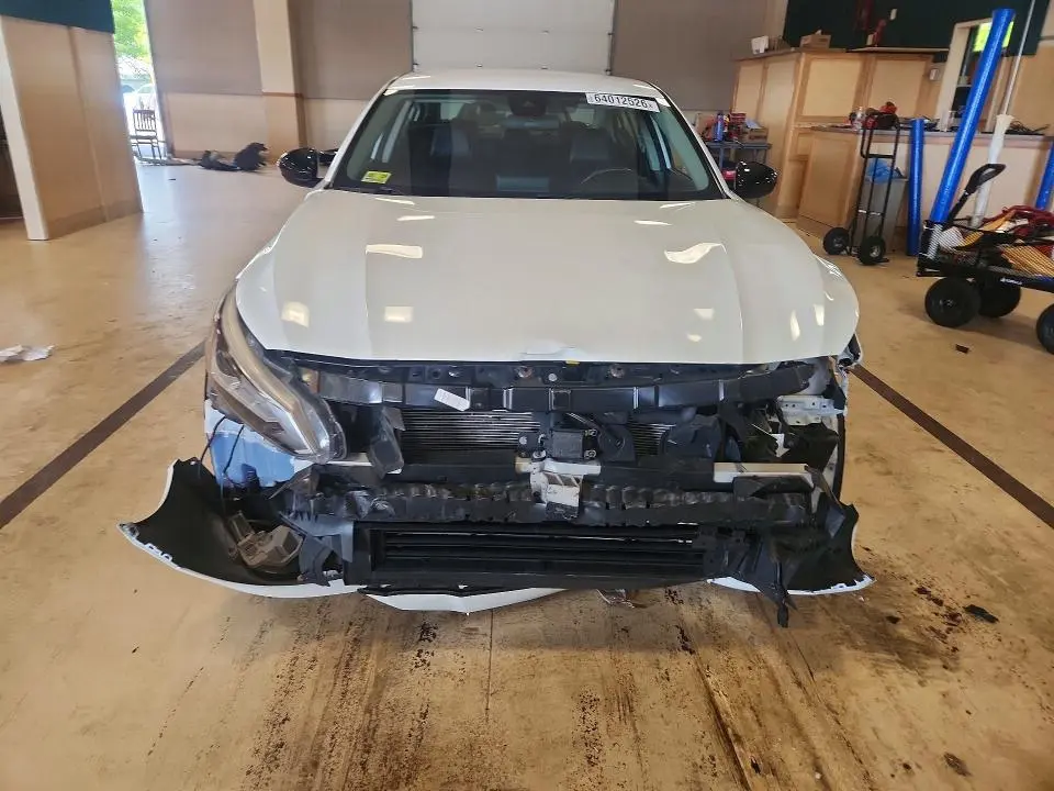 2022 NISSAN ALTIMA SR  