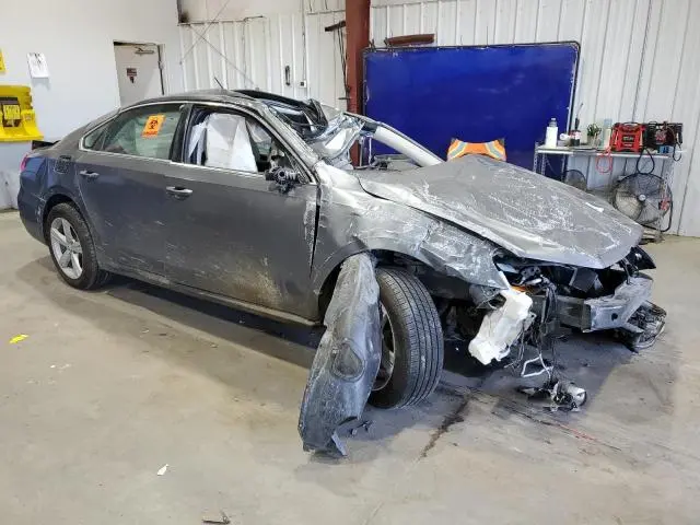 2013 VOLKSWAGEN PASSAT SE  