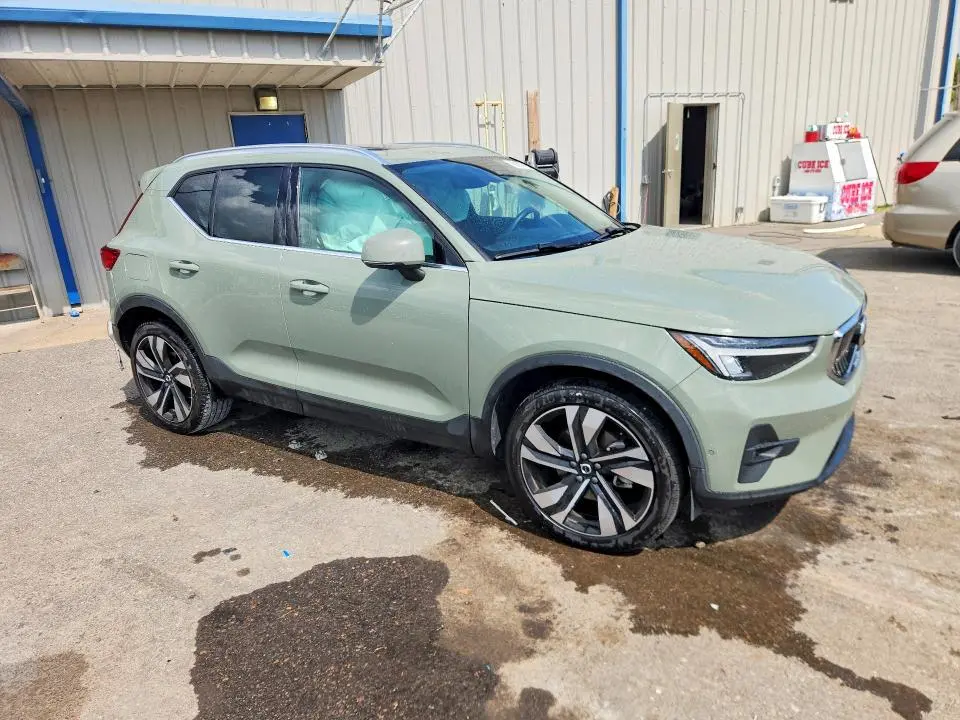 2023 VOLVO XC40 ULTIMATE  