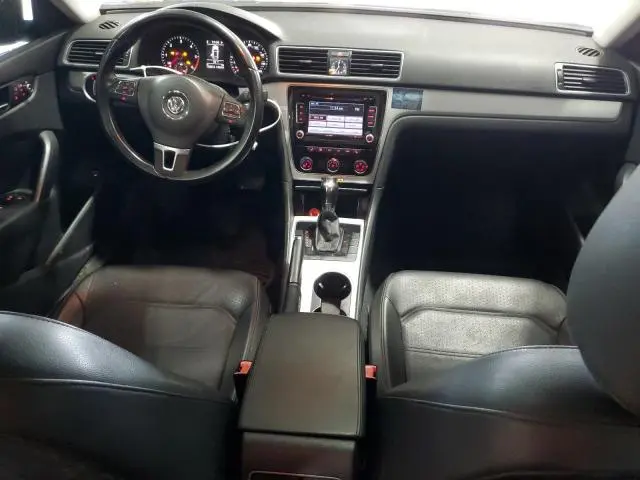 2013 VOLKSWAGEN PASSAT SE  