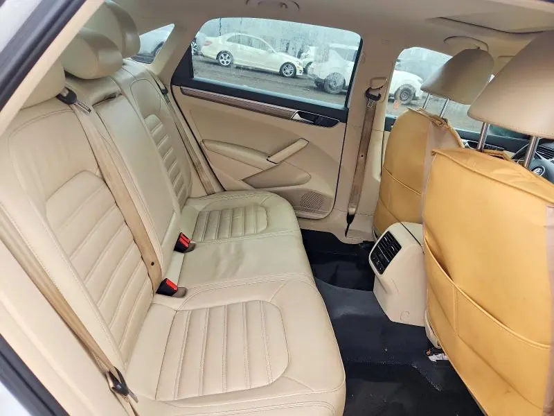 2016 VOLKSWAGEN PASSAT SEL  
