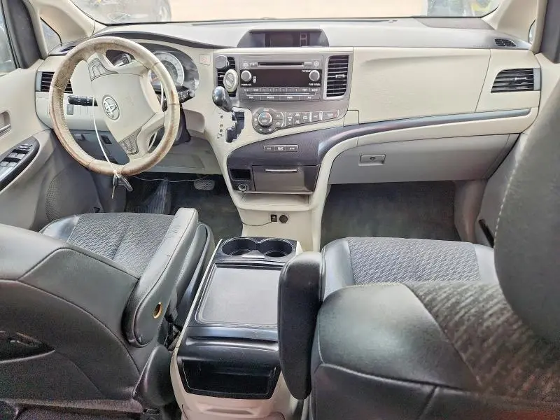 2014 TOYOTA SIENNA SPORT  