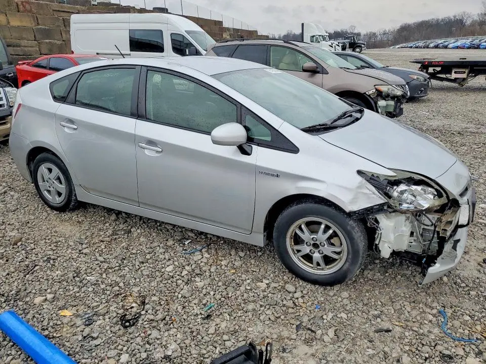 2011 TOYOTA PRIUS THREE  