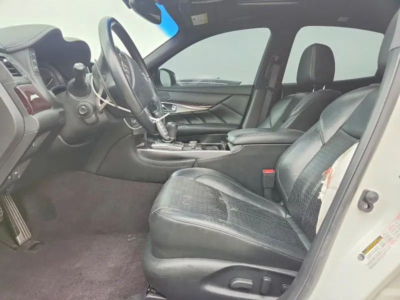 2018 INFINITI Q70 5.6 LUXE  