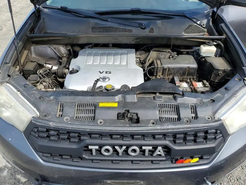2012 TOYOTA HIGHLANDER SE  