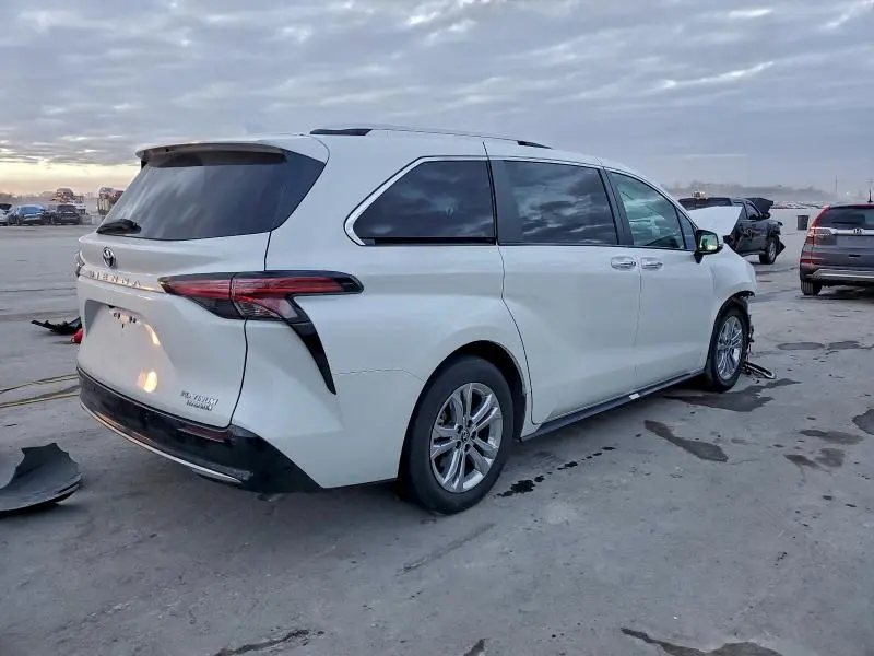 2023 TOYOTA SIENNA LIMITED  