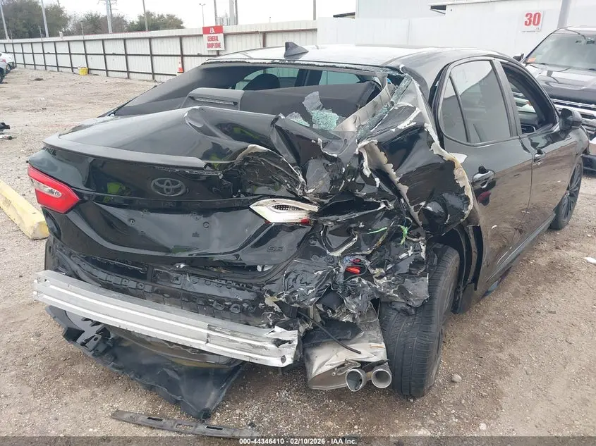 2019 TOYOTA CAMRY SE