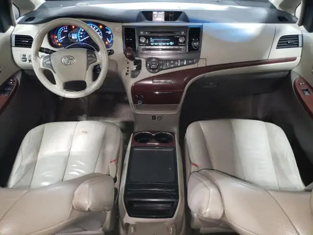 2013 TOYOTA SIENNA XLE  