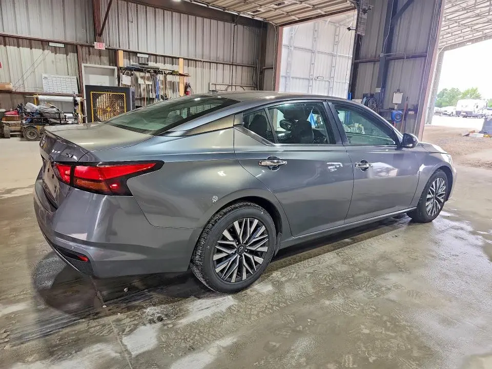 2023 NISSAN ALTIMA SV  