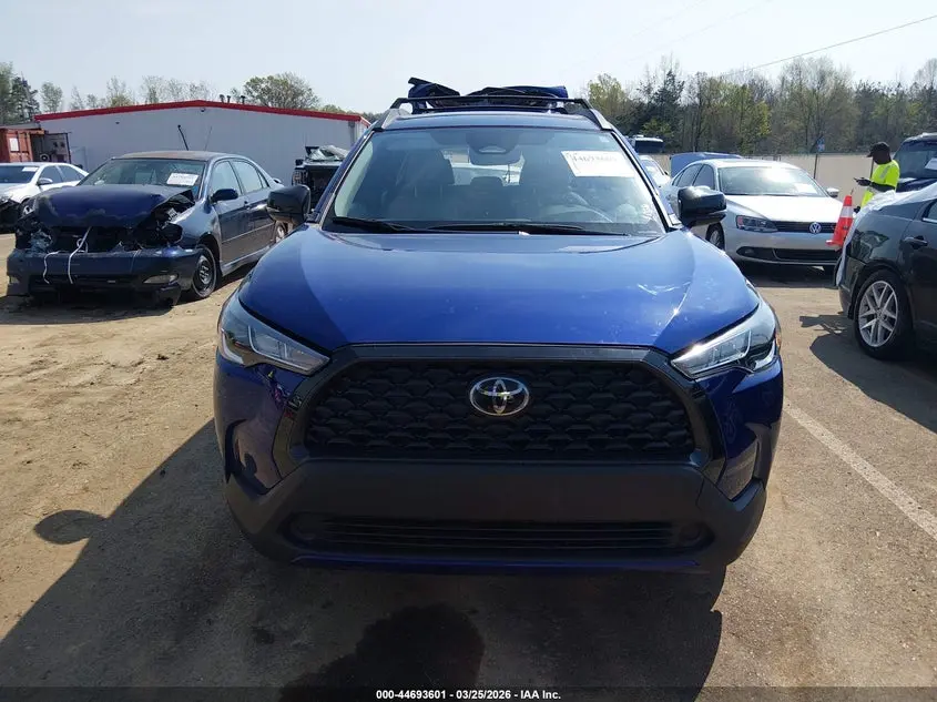 2025 TOYOTA COROLLA CROSS LE
