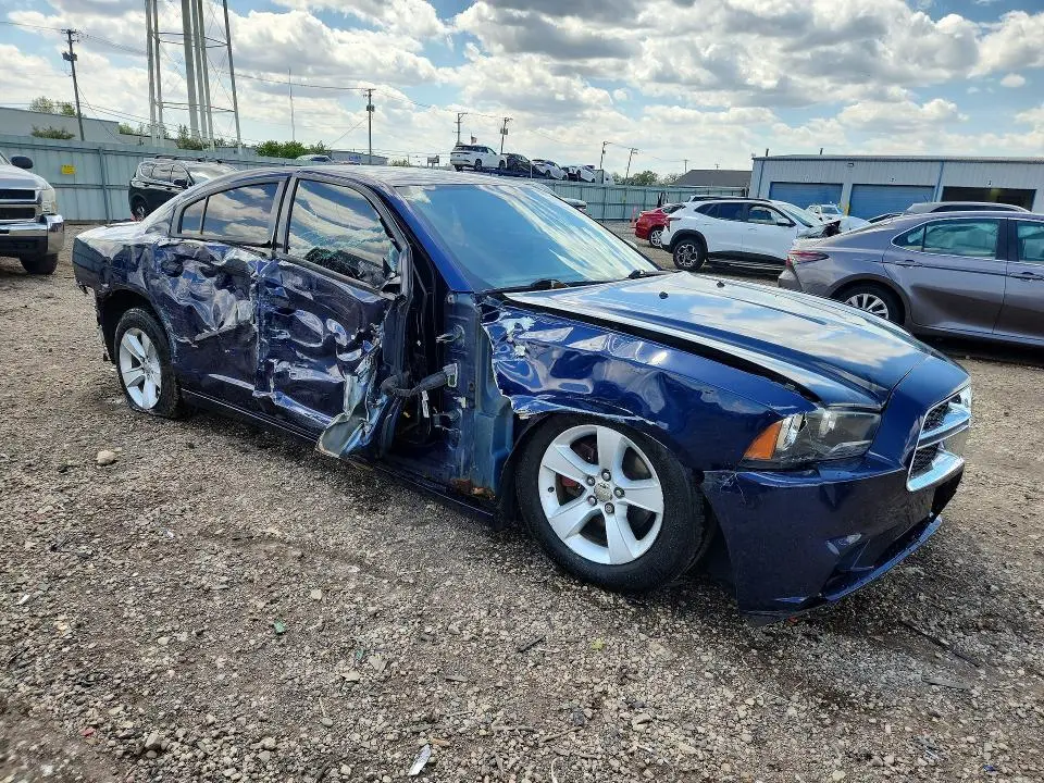 2013 DODGE CHARGER SE  