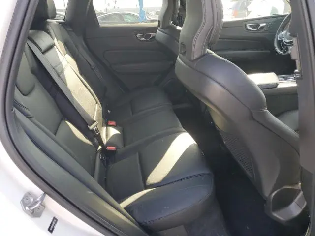 2021 VOLVO XC60 T5 MOMENTUM  