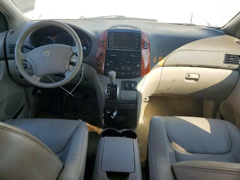 2010 TOYOTA SIENNA XLE  