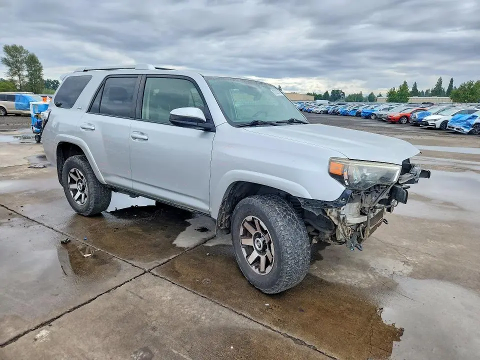 2014 TOYOTA 4RUNNER SR5  