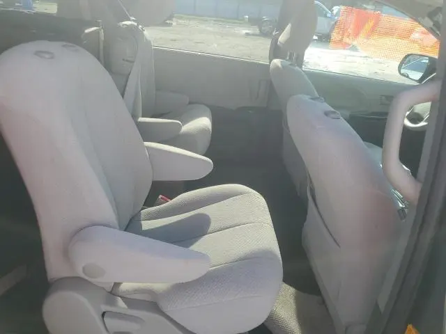2012 TOYOTA SIENNA LE  
