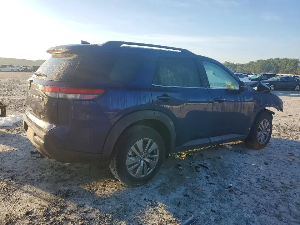 2024 NISSAN PATHFINDER SV  
