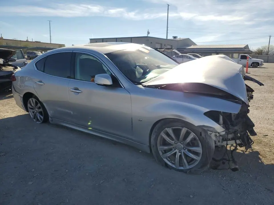 2018 INFINITI Q70 3.7 LUXE  