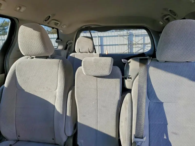 2015 TOYOTA SIENNA LE  