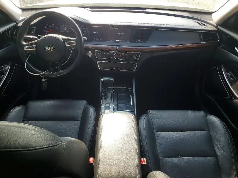 2018 KIA CADENZA PREMIUM  