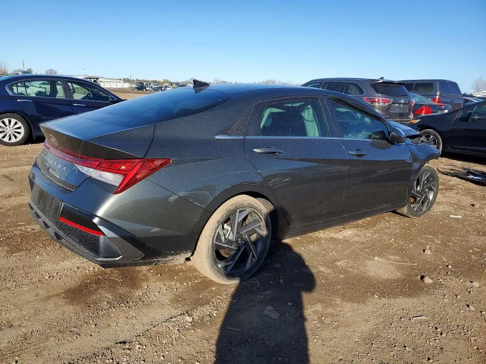 2024 HYUNDAI ELANTRA SEL  