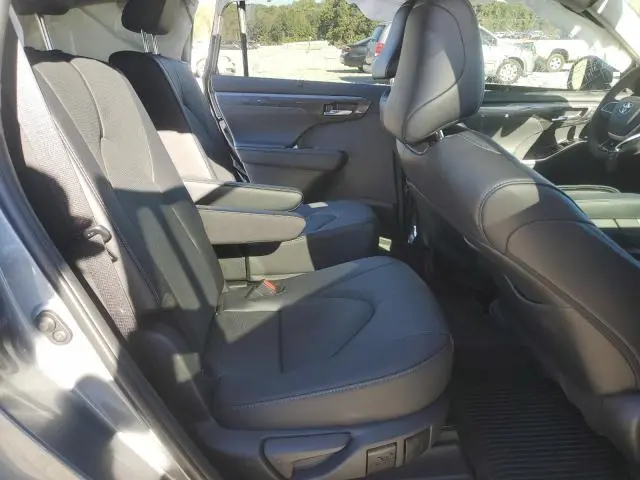 2025 TOYOTA HIGHLANDER LE  