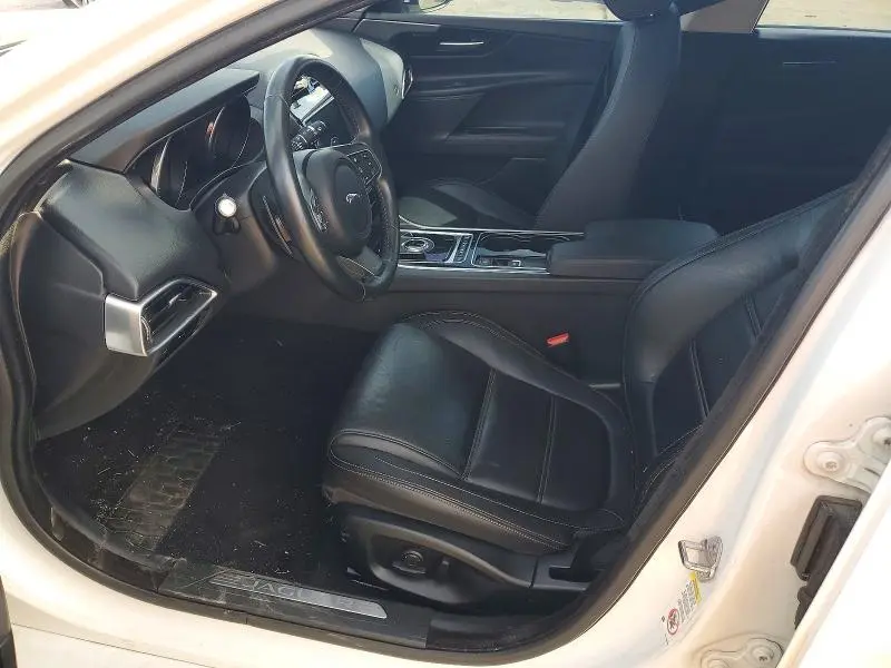 2017 JAGUAR XE PRESTIGE  