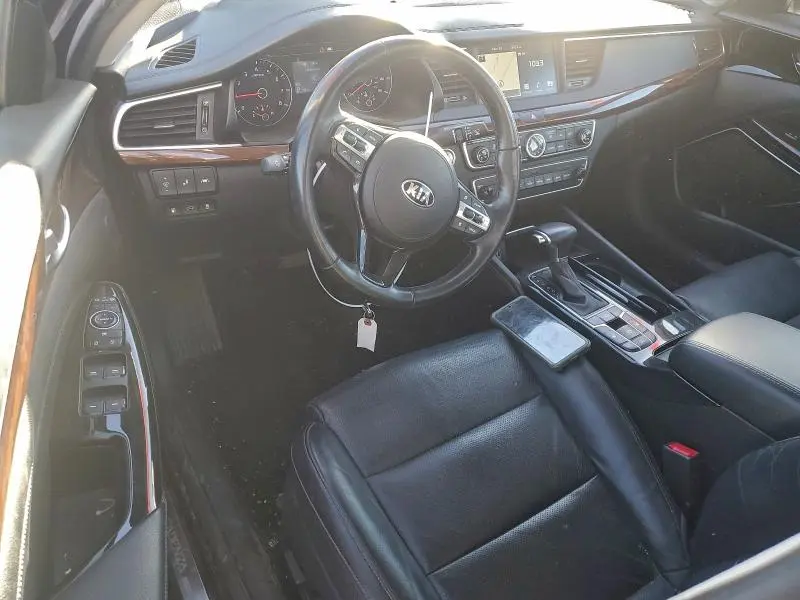 2019 KIA CADENZA LUXURY  