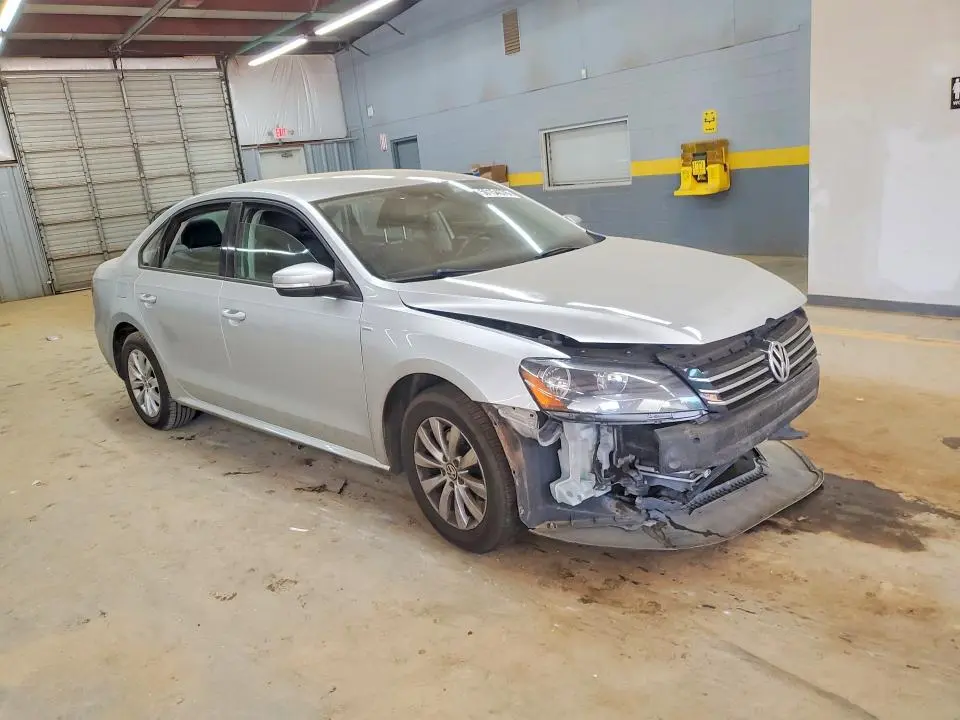 2015 VOLKSWAGEN PASSAT S  