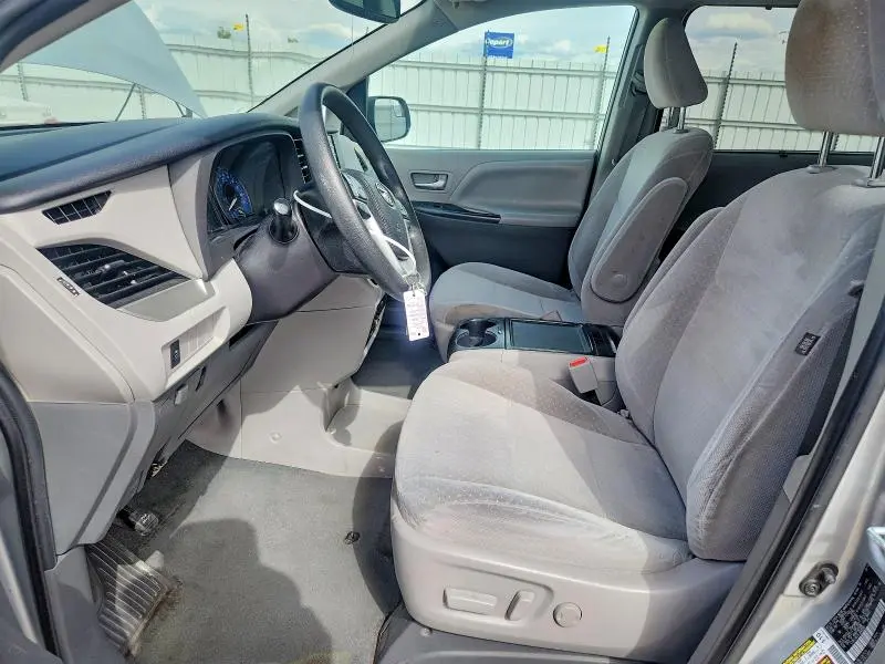2020 TOYOTA SIENNA LE  