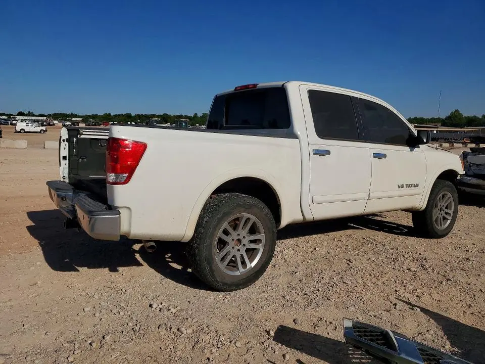 2011 NISSAN TITAN SV  