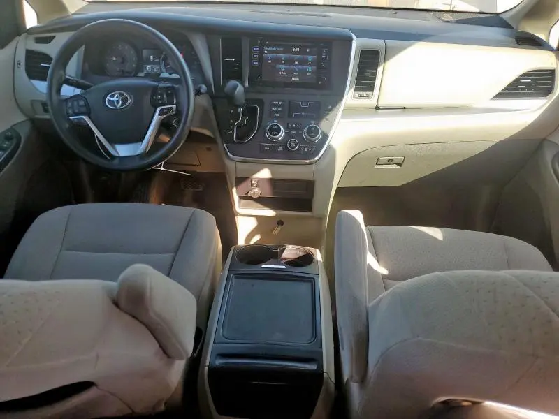 2017 TOYOTA SIENNA LE  