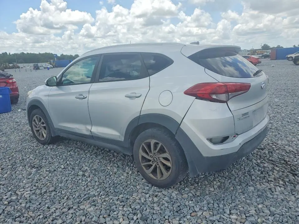 2016 HYUNDAI TUCSON SE  