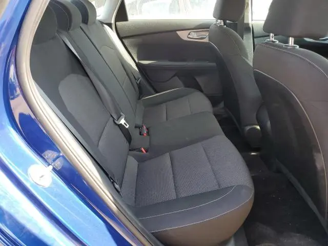 2023 KIA FORTE LX  