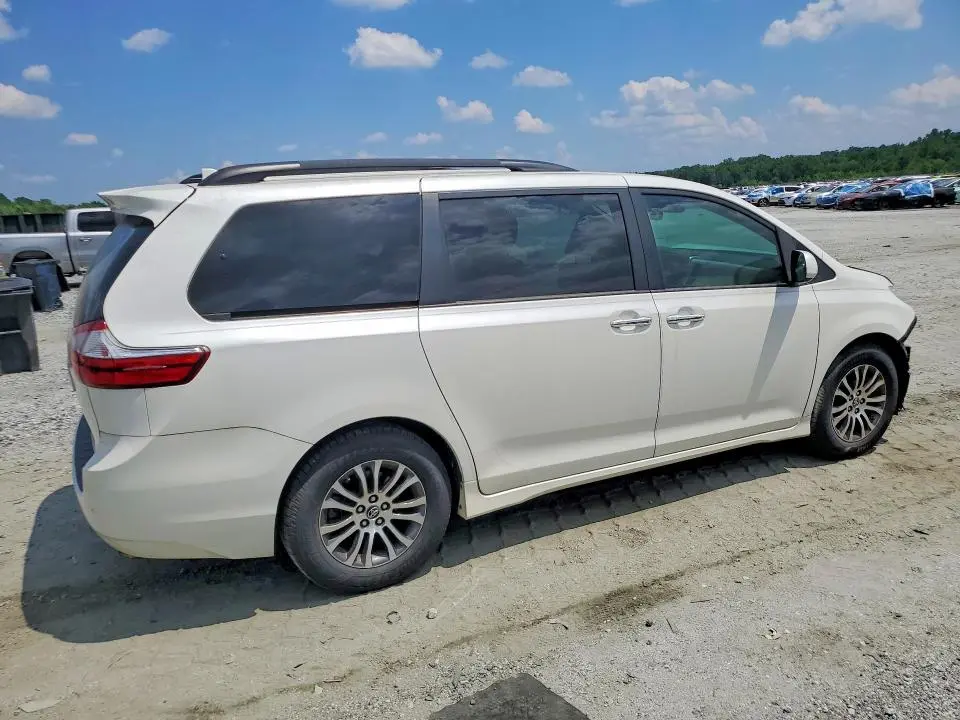 2019 TOYOTA SIENNA XLE 8-PASSENGER  