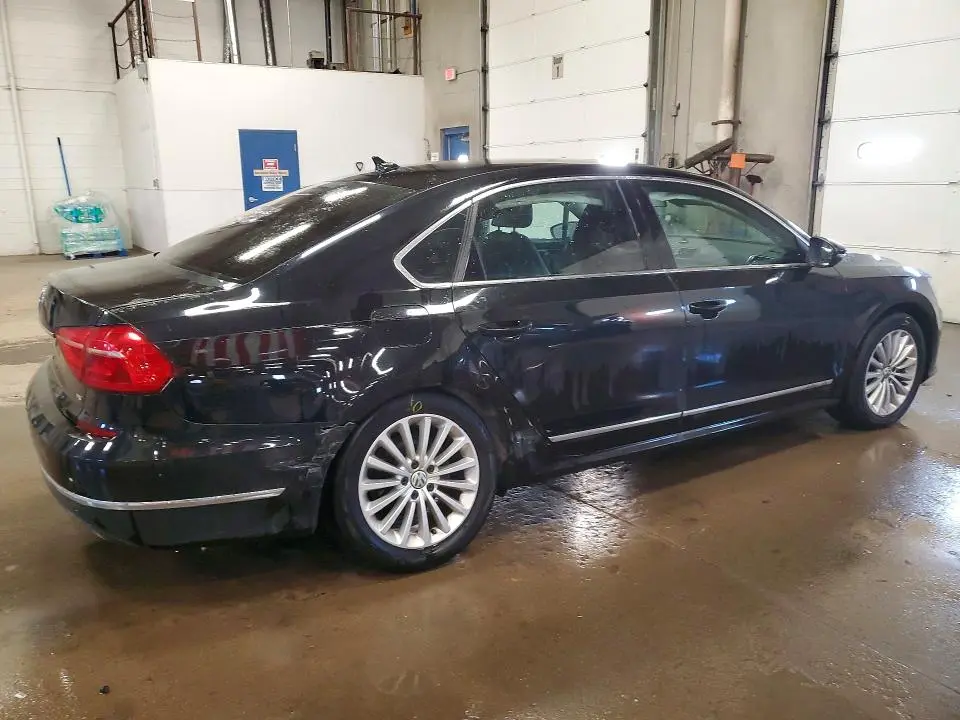 2016 VOLKSWAGEN PASSAT SE  