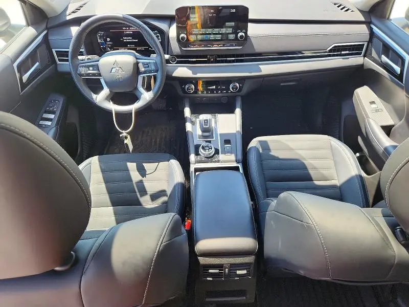 2024 MITSUBISHI OUTLANDER SE  