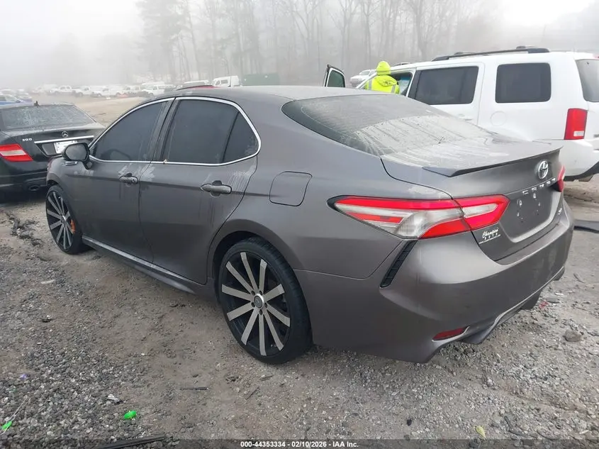 2018 TOYOTA CAMRY SE