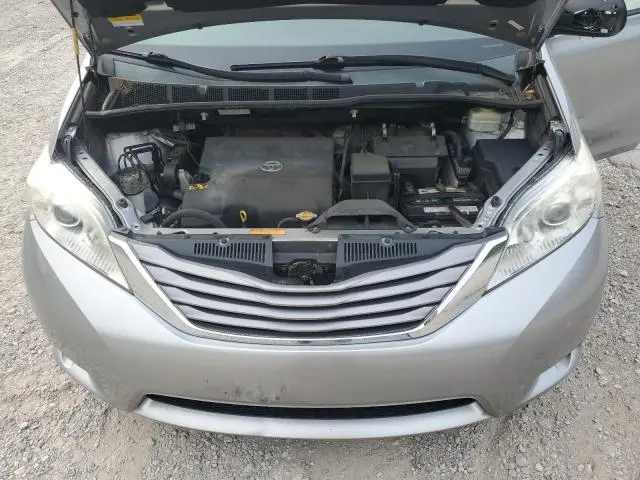 2015 TOYOTA SIENNA XLE  