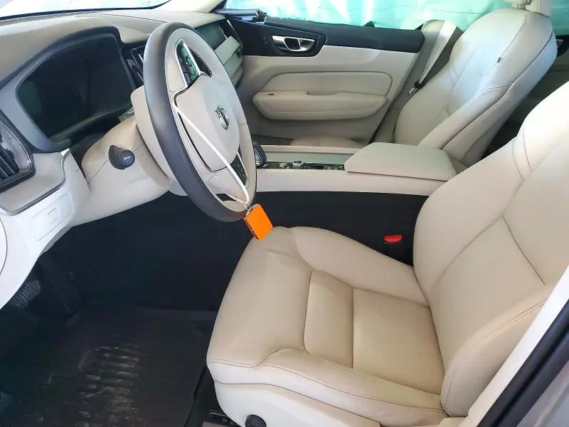 2025 VOLVO XC60 PLUS  