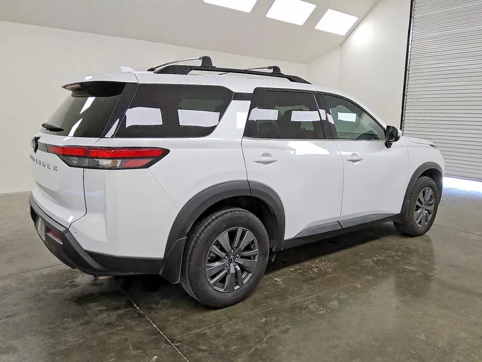 2025 NISSAN PATHFINDER SV  