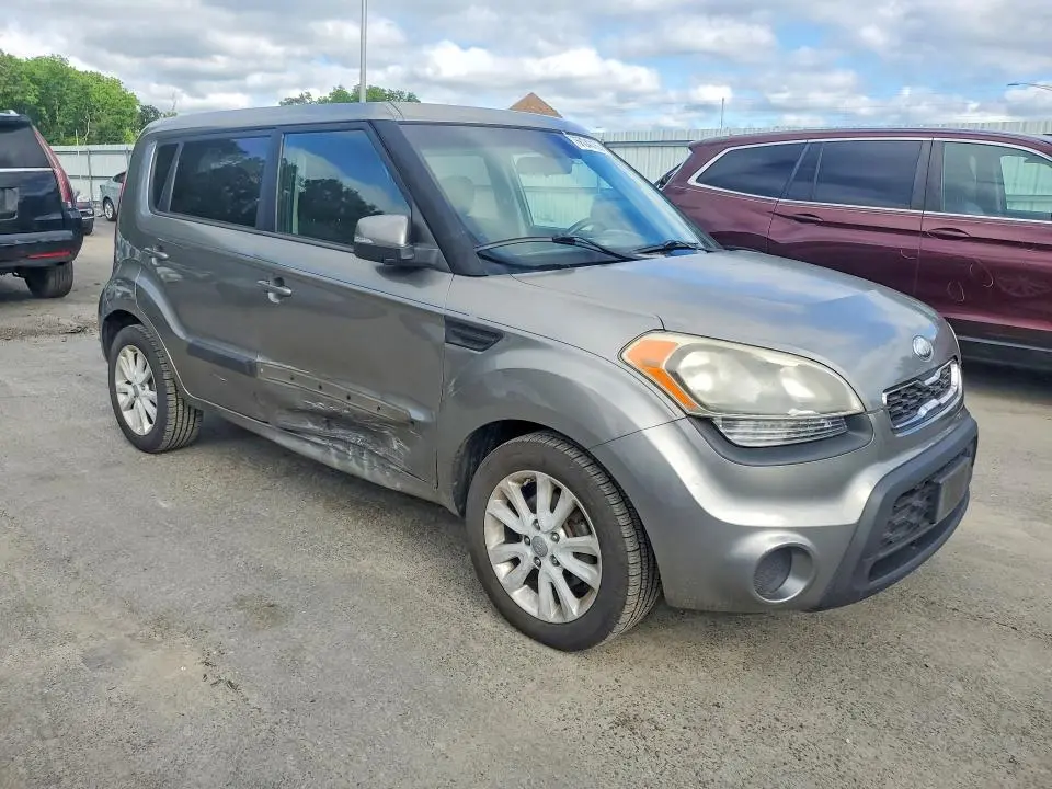 2013 KIA SOUL +  