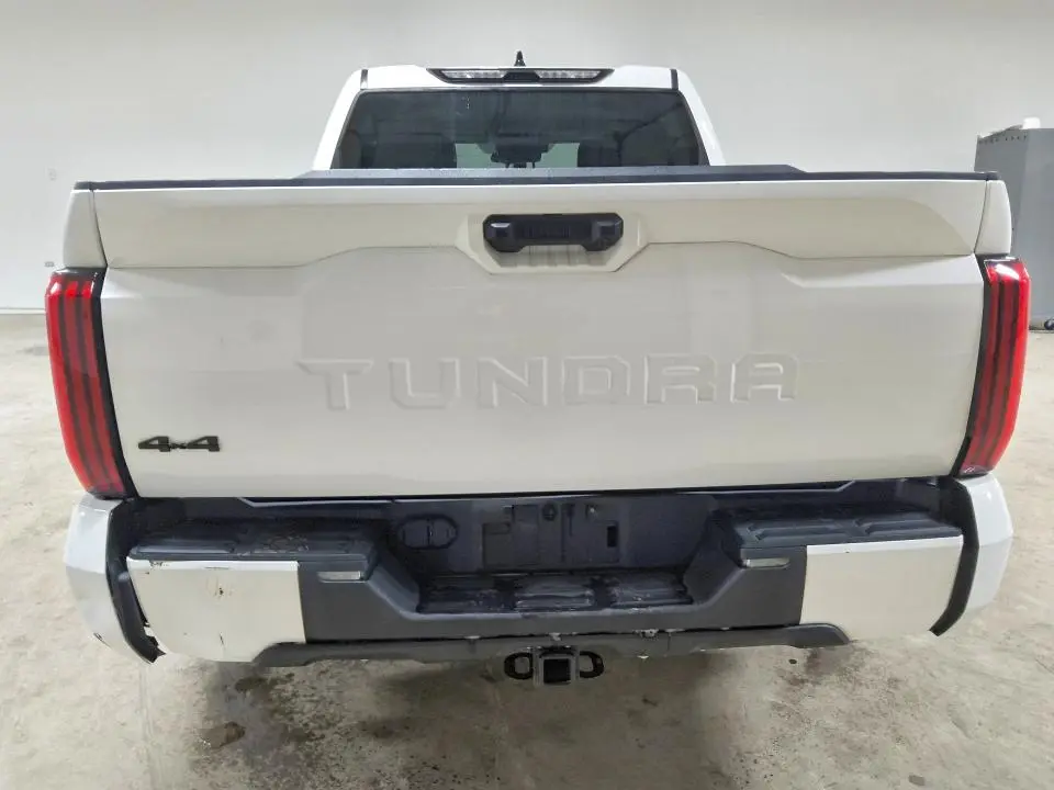 2022 TOYOTA TUNDRA SR5  