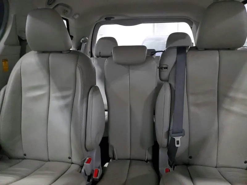 2014 TOYOTA SIENNA XLE 8-PASSENGER  
