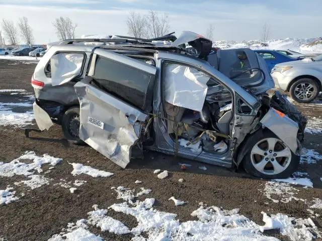 2013 TOYOTA SIENNA   