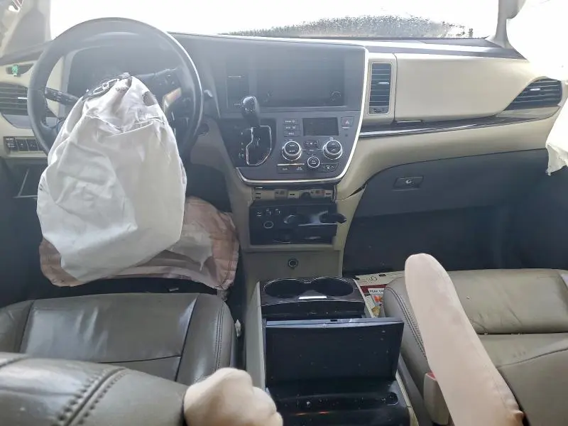 2016 TOYOTA SIENNA XLE  