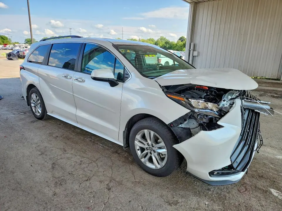 2026 TOYOTA SIENNA XLE 7-PASSENGER  