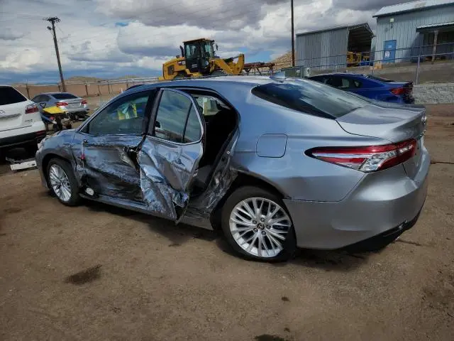 2020 TOYOTA CAMRY XLE  